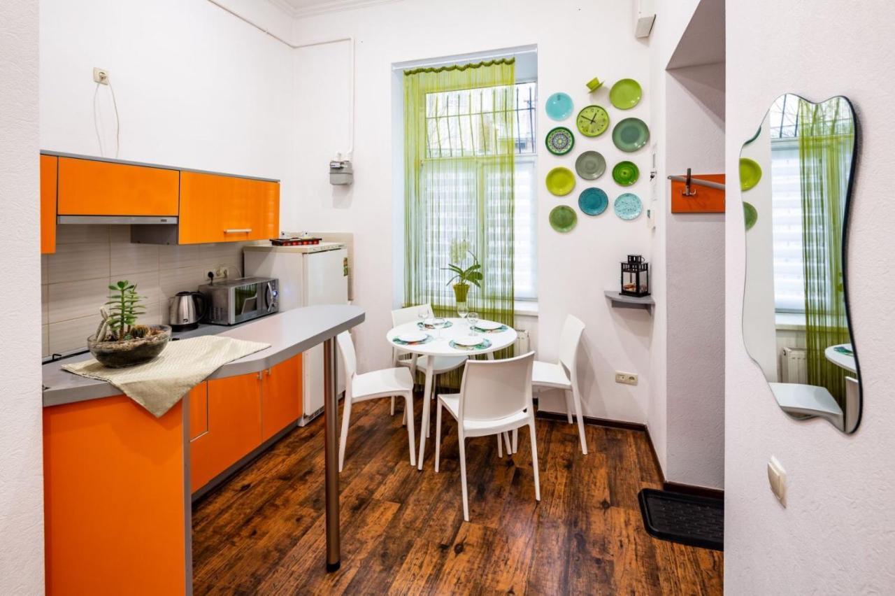 Bv Apartments Cozy In Center Lviv Exterior foto
