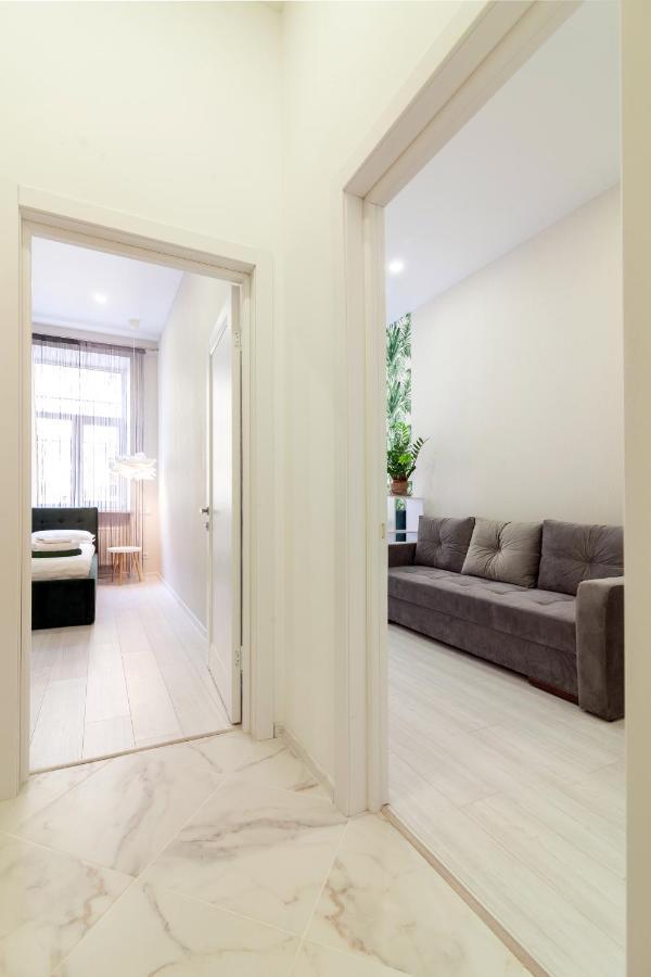 Bv Apartments Cozy In Center Lviv Exterior foto